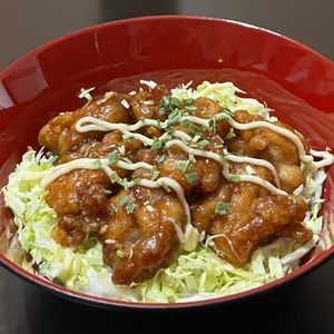 えり🥀の作ってみた!投稿(＼漬け込み不要／甘辛たれ唐丼)