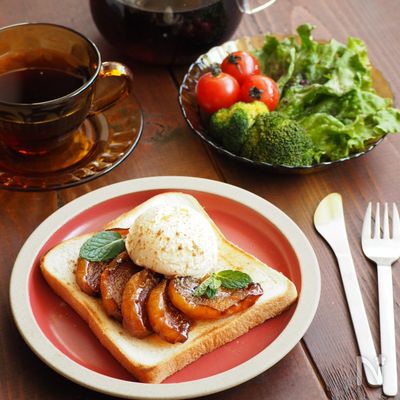 りんごのキャラメリゼ・アイスのせシナモントースト