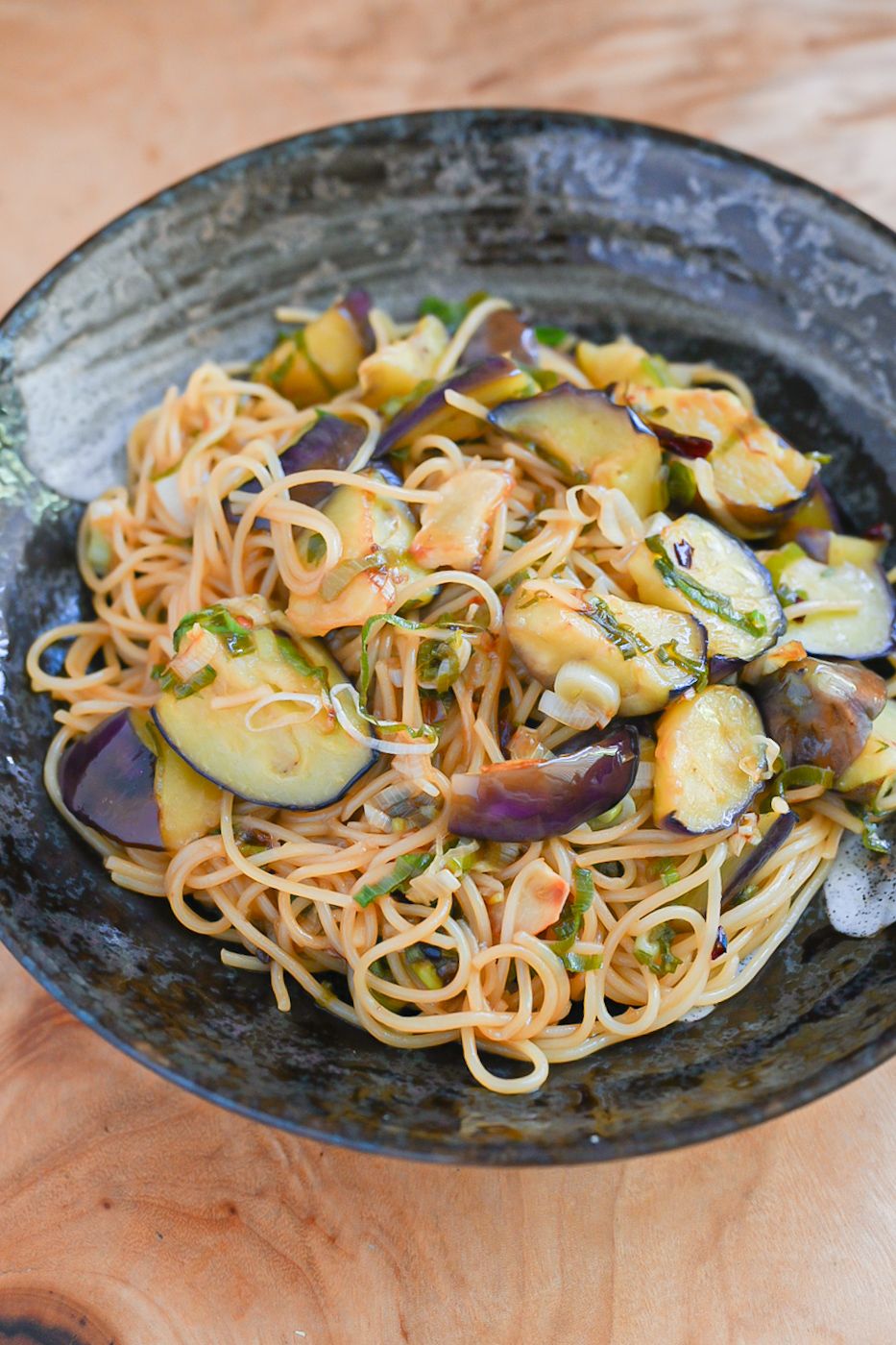 やみつき！なすと長ネギのポン酢パスタ | レシピサイトNadia