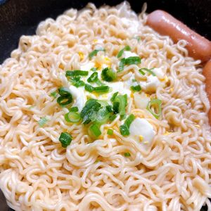 ねこまりも🐈‍⬛の作ってみた!投稿(【給料日前お助けレシピ】家計救済！もやしだけラーメン風スープ)