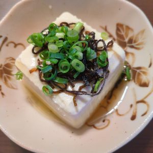 たりおの作ってみた!投稿(コスパ最強ウマウマ！塩昆布とごま油の冷やっこ)