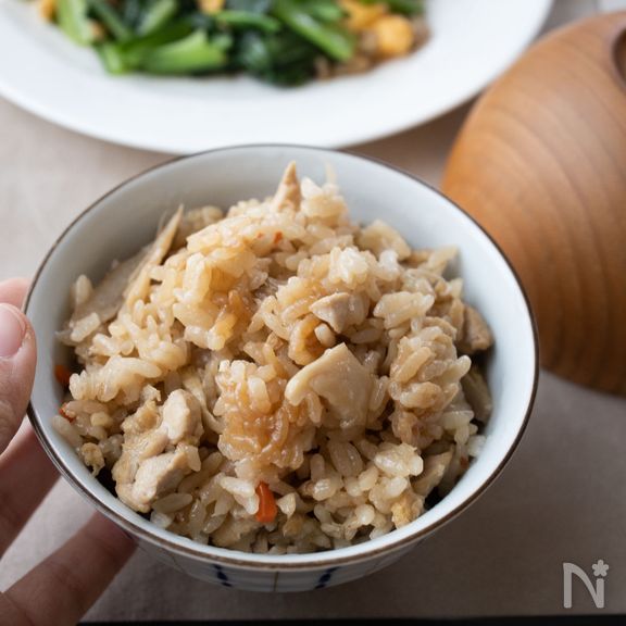 鶏肉と舞茸の炊き込みごはん【野菜たっぷり・冷めても美味しい】