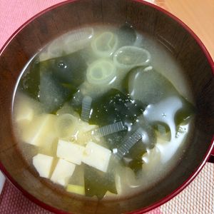 ゆっこの作ってみた!投稿(【豆腐とわかめとねぎのお味噌汁】素朴でやっぱり好きな具材♪)