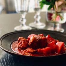 ポン酢で柔らかく＊豚肩ロースとビーツの真っ赤な煮込み
