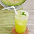 贅沢！生メロンソーダ。メロン果汁を炭酸水で割る、夏のドリンク