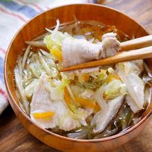 味付け1つ!巻いて食べる『豚バラと千切り野菜のだし汁』