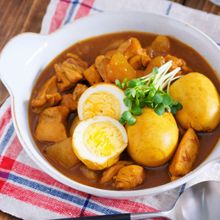 ボリューム満点♪お蕎麦やさんの『鶏大根とゆで卵の和風カレー』