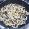 そのままでもパンに乗せても「キノコのマリネ」の工程5