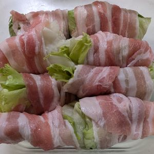 たかし（娘2人）の作ってみた!投稿(簡単すぎる！レンジで【レタスの豚バラ巻き】ごまポン酢だれ♡)