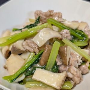 まゆのの作ってみた!投稿(ご飯がすすむ！豚バラと小松菜のとろ旨しょうが炒め)