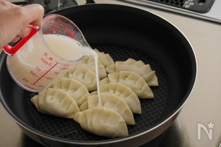 おうちで作れる 本格羽根付き餃子の作り方 レシピサイト Nadia ナディア プロの料理家のおいしいレシピ