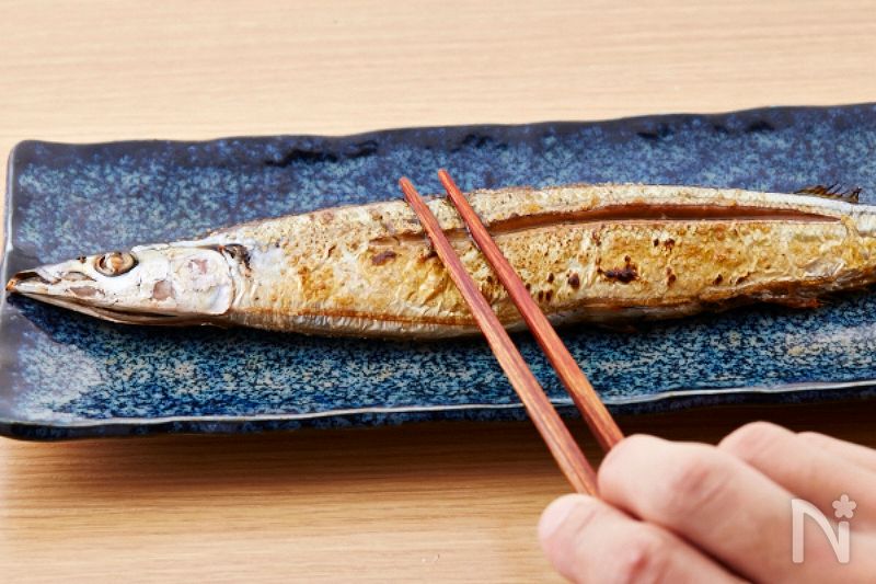 旬の今こそ覚えたい さんまの骨をきれいに外して食べる方法 レシピサイト Nadia ナディア プロの料理家のおいしいレシピ